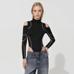 Czarne body z długim rękawem i kontrastowymi szwami House