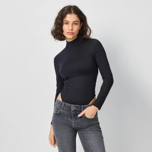 Czarne body z długim rękawem i stójkowym kołnierzem House