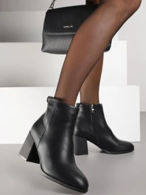 Czarne Botki do Kostki Vices na Słupkowym Obcasie z Okrągłą Aplikacją z Tyłu Wadvire