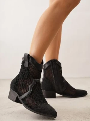 Czarne Botki Kowbojki na Stożku z Ażurową Cholewką z Haftem Isarna c&l fashion