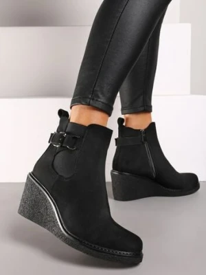 Czarne Botki Sztyblety na Koturnie z Ozdobną Klamrą Erillia