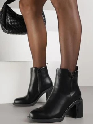 Czarne Botki VICES do Kostki na Słupku Zdobione Metaliczną Aplikacją Nilerie