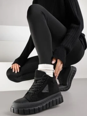 Czarne Botki Vices w Stylu Traperów z Grubą Tłoczoną Podeszwą z Ozdobą Alurriva