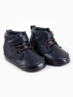 Czarne buciki przejściowe dla niemowlaka Yoclub
