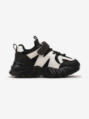 Czarne Buty Sportowe z Designerskimi Naszywkami i Siateczkowymi Wstawkami Onidia