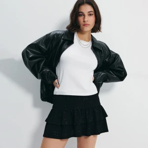 Czarne byłszczące spódnico-spodenki z falbankami House