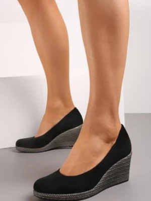 Czarne Czółenka Vices na Koturnie Ozdobionym Błyszczącą Plecionką ze Skórzaną Wkładką Gasia