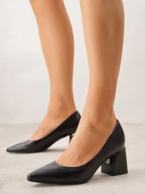 Czarne Czółenka na Stożkowym Słupku o Nicud