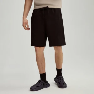 Czarne dresowe szorty z haftem na bokach House