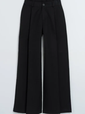 Czarne eleganckie spodnie z szerokimi nogawkami w kant Reporter
