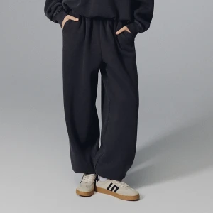 Czarne gresowe joggery baggy z efektem sprania House