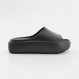 Czarne gumowe klapki na platformie House