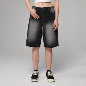 Czarne jeansowe bermudy z przetarciami House