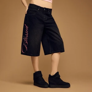 Zdjęcie produktu Czarne jeansowe jortsy z haftem Blessed House
