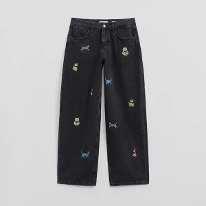 Czarne jeansy baggy fit w kotki House