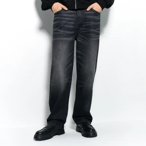 Czarne jeansy baggy fit z aplikacją na tyle House