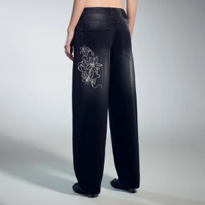 Czarne jeansy baggy fit z haftem kwiatów House