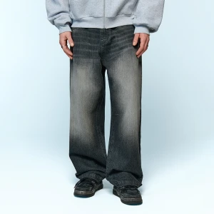 Czarne jeansy baggy fit z haftem na tyle House