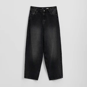Czarne jeansy baggy fit z motywem tribal na tyle. House