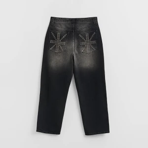 Czarne jeansy baggy loose fit z metalowymi oczkami na tylnych kieszeniach House