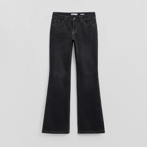 Czarne jeansy bootcut z gotyckimi kieszeniami House