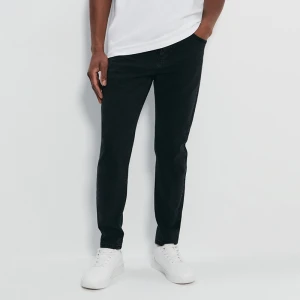 Czarne jeansy carrot fit House