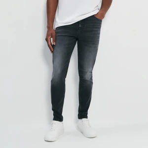 Czarne jeansy carrot fit z elastycznej tkaniny House