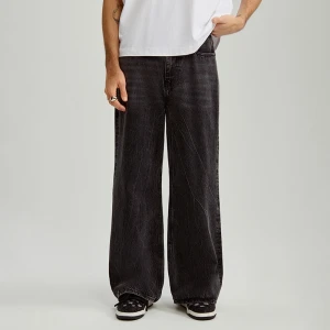 Czarne jeansy dzwony z mocnym efektem sprania House