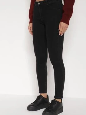 Czarne Jeansy o Dopasowanym Kroju z Efektem Push Up Vonnira daysie