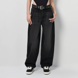 Czarne jeansy skater fit z wysokim stanem i przetarciami House