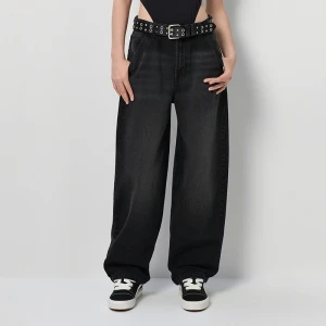 Czarne jeansy skater fit z wysokim stanem i przetarciami House