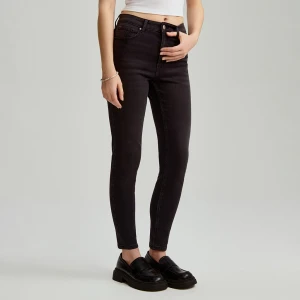 Czarne jeansy skinny fit z wysokim stanem House