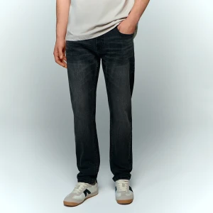 Czarne jeansy slim fit House