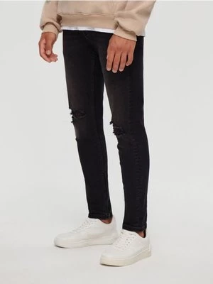 Czarne jeansy slim fit z dziurami House