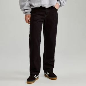 Czarne jeansy straight fit House