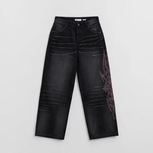 Czarne jeansy straight fit z haftem tribal House