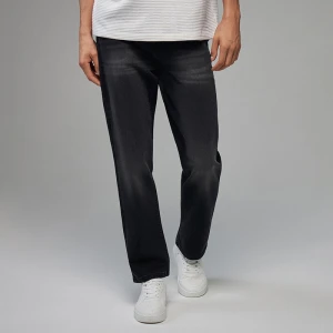 Czarne jeansy straight fit z przetarciami House