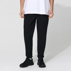 Czarne joggery z regulacją w pasie House