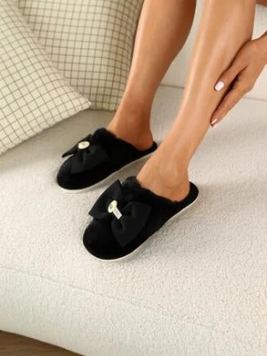 Czarne Kapcie z Futerka z Szeroką Kokardką Mulleris