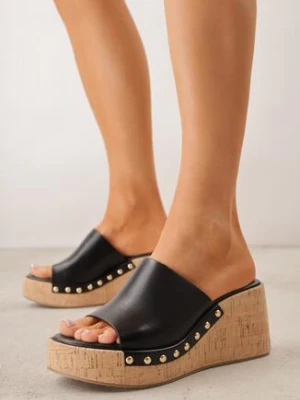 Czarne Klapki na Koturnie i Platformie z Korka Ozdobione Nitami Fyserlienne ciaodeo