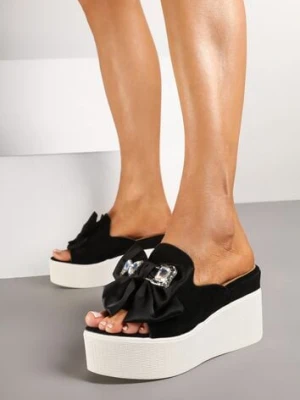 Czarne Klapki na Koturnie z Kokardą i Cyrkoniami Danirith