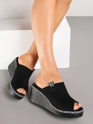 Czarne Klapki na Koturnie z Perforacją i Otwartym Noskiem Averle