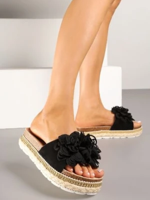 Czarne Klapki na Niskiej Platformie z Ozdobną Aplikacją z Kwiatem Soprine ciaodeo