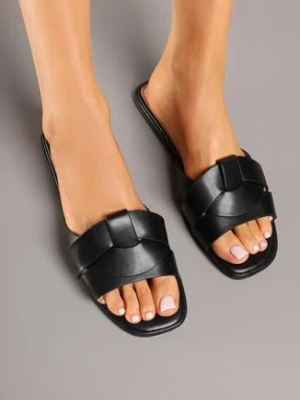 Czarne Klapki na Płaskiej Podeszwie z Przeplatanym Paskiem Tenzirea ciaodeo