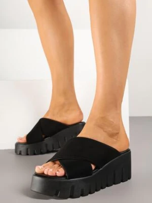 Czarne Klapki na Tłoczonym Koturnie i Platformie Adivani seastar