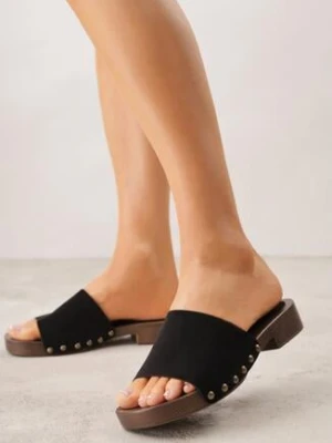 Czarne Klapki Ozdobione Nitami Jehlone c'm paris