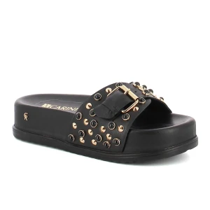 Czarne klapki skórzane CARINII B10345-E50-000-000-000