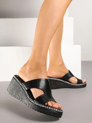 Czarne Klapki Vices na Koturnie z Napisami Linaviela