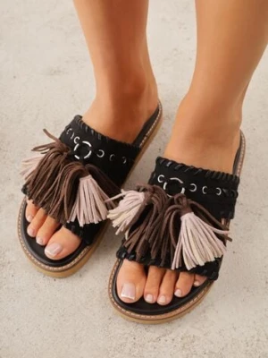 Czarne Klapki VICES na Płaskiej Podeszwie w Stylu Boho z Frędzlami Averathla