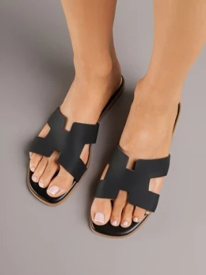 Czarne Klapki Vices Ozdobione Wycięciami Arnellta